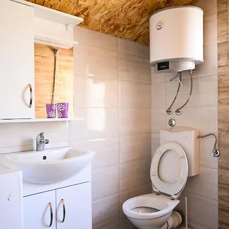 Elem Skver アパート トゥズラ