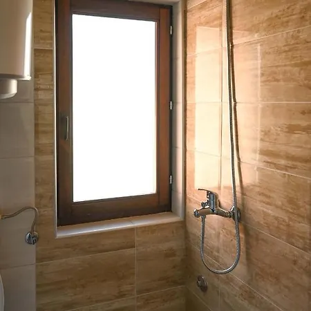 Elem Skver アパート トゥズラ